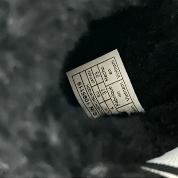 UGG Black Fluffy Slippers with Logo Strap - Picture 5 of 5